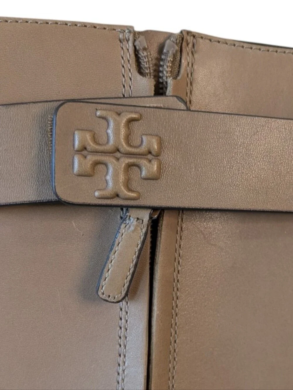 TORY BURCH DOUBLE T UTILITY BOOTS 35MM IN ALMOND FLOUR.. Size 9.5